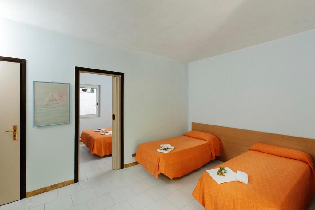 Hotel Villaggio Costa Ripa Роді-Гарганіко Номер фото
